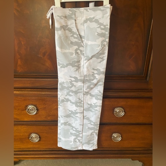 Avia new with tag camo wide leg sweat pants. - Picture 1 of 7
